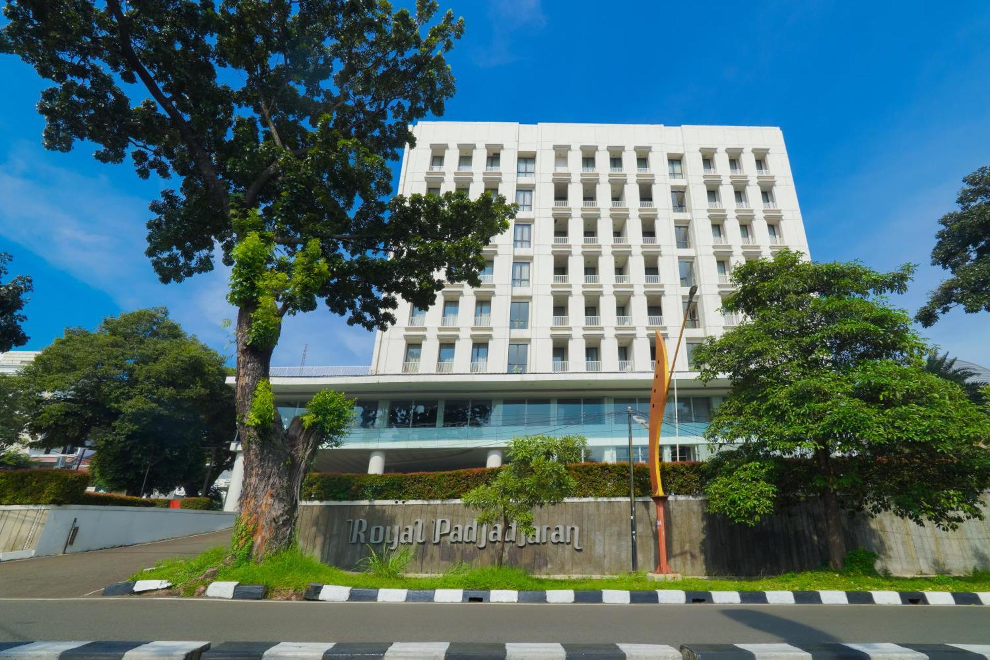 Royal Padjadjaran Hotel Bogor Exterior foto